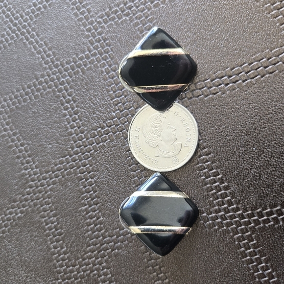 Elegant Black Enamel and Gold Women's Earrings - Picture 5 of 6